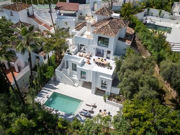 Xalet amb piscina en venda a Nueva Andalucía