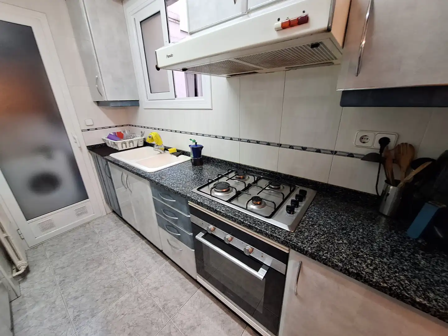 Cuina de Pis en venda en Barcelona amb Calefacció, Terrassa i Moblat