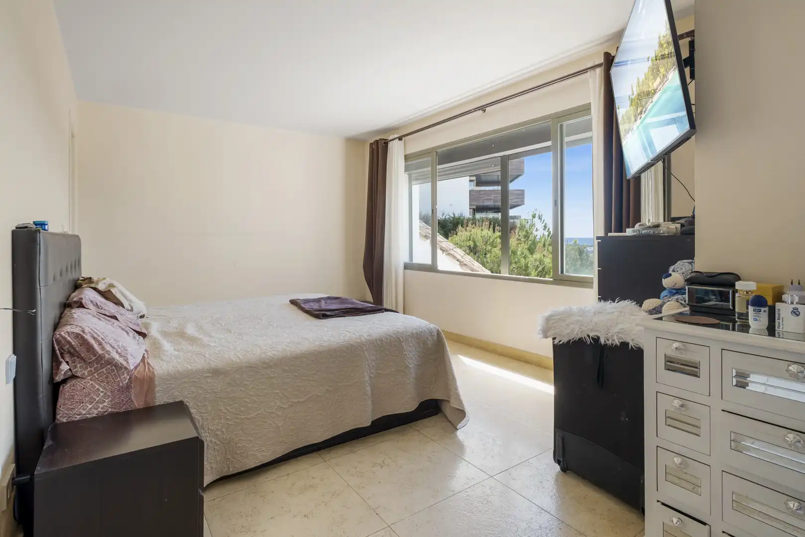 Schlafzimmer von Dachboden zum Verkauf in Benahavís mit Klimaanlage, Heizung und Terrasse