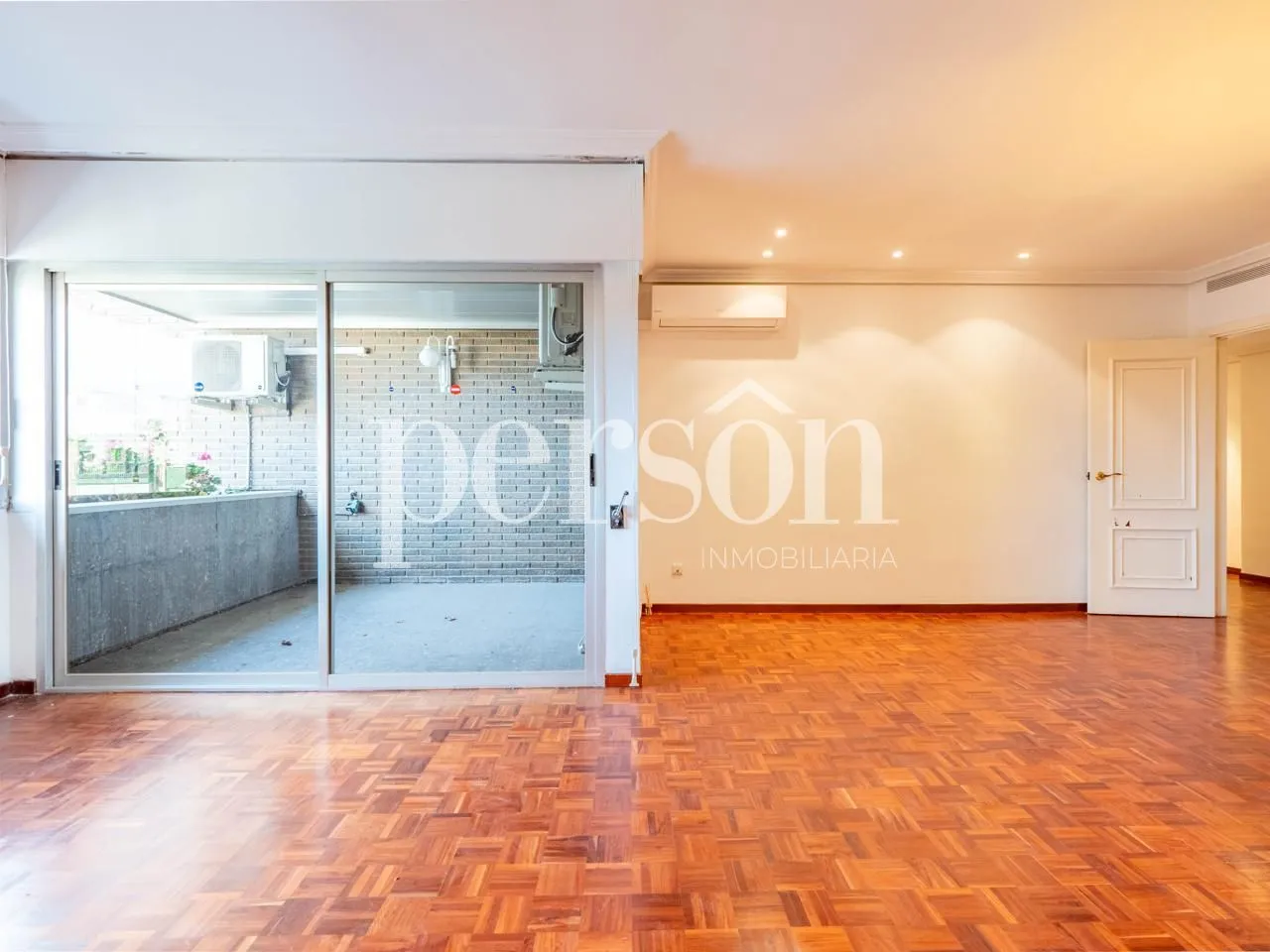 Bedroom of Flat for sale in  Valencia Capital  with Air Conditioner, Heating and Parquet flooring