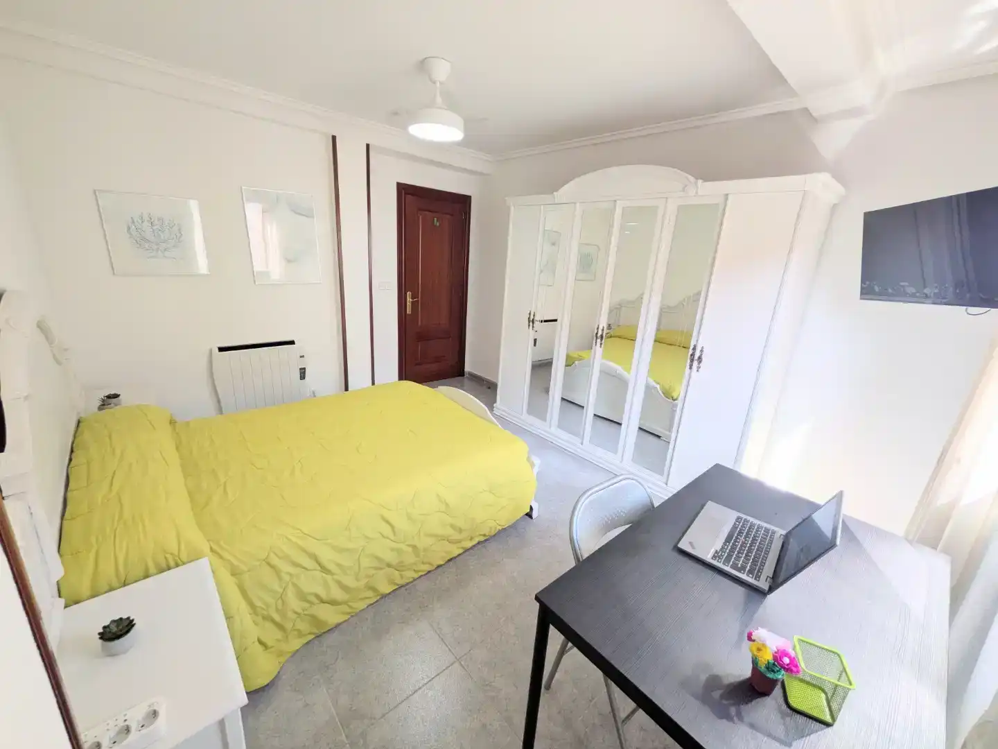 Schlafzimmer von Wohnung zur Miete in Bárboles mit Klimaanlage, Parkett und Möbliert