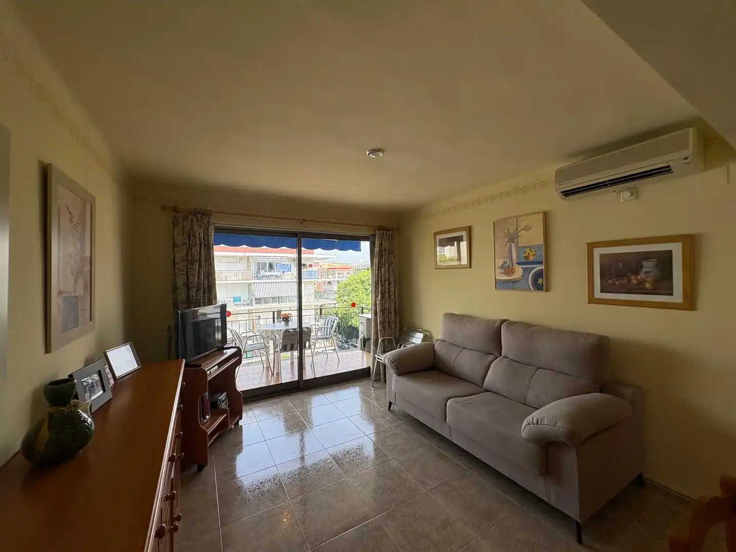 Sala d'estar de Pis en venda en Salou amb Aire condicionat, Terrassa i Moblat