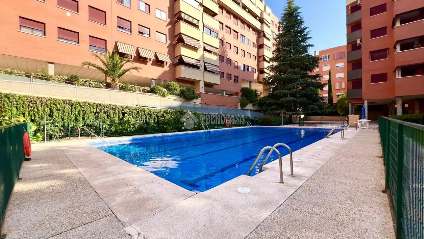 Swimming pool of Flat for sale in Madrid  with Air Conditioner, Heating and Parquet flooring