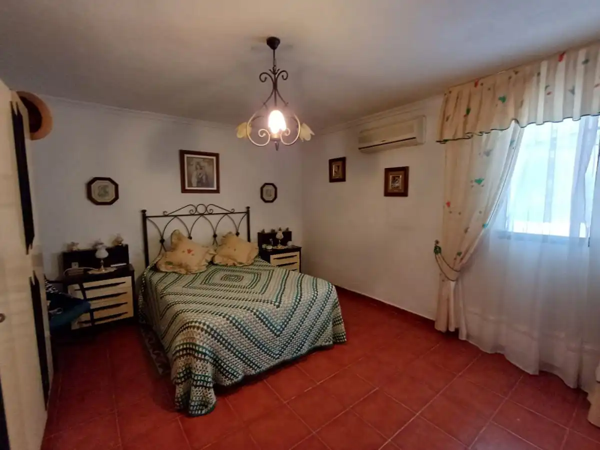 Dormitori de Finca rústica en venda en Alozaina amb Aire condicionat, Calefacció i Terrassa