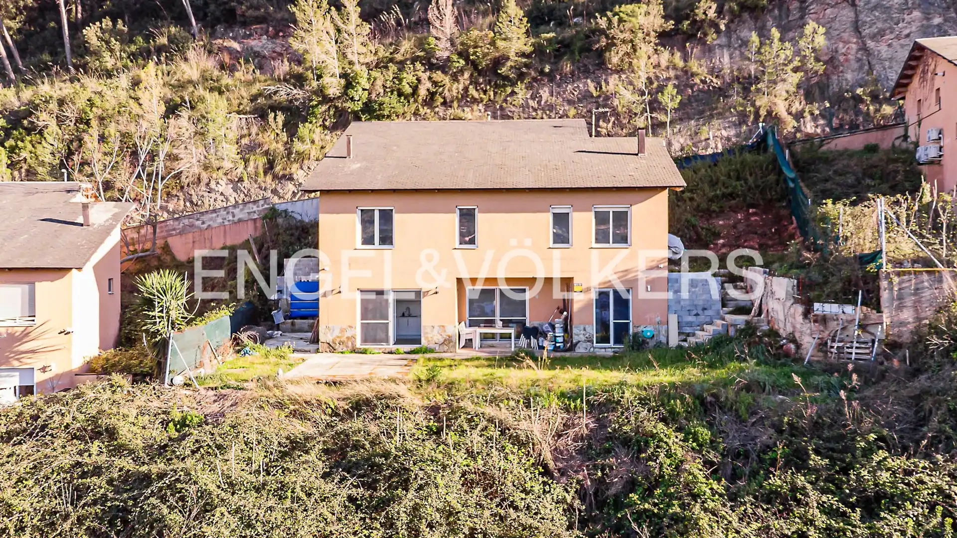 Vista exterior de Casa o chalet en venta en Vallirana con Calefacción y Jardín privado