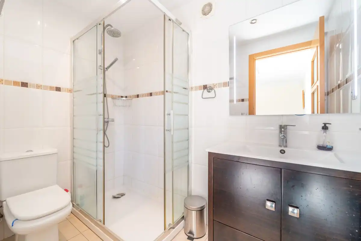 Baño de Apartamento de alquiler en Benalmádena con Aire acondicionado y Piscina comunitaria