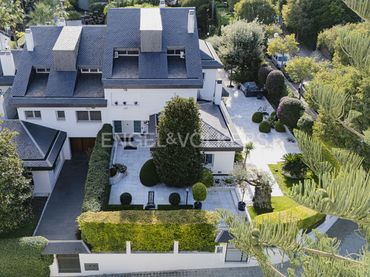 Casa amb balcó en venda a Les Corts