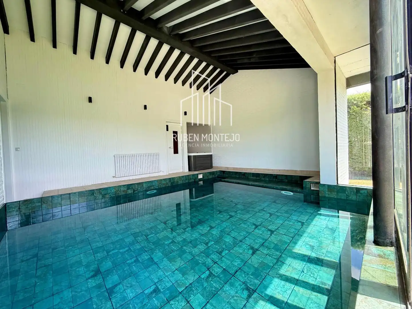 Piscina de Casa o xalet en venda en Carbajosa de la Sagrada amb Calefacció, Jardí privat i Piscina