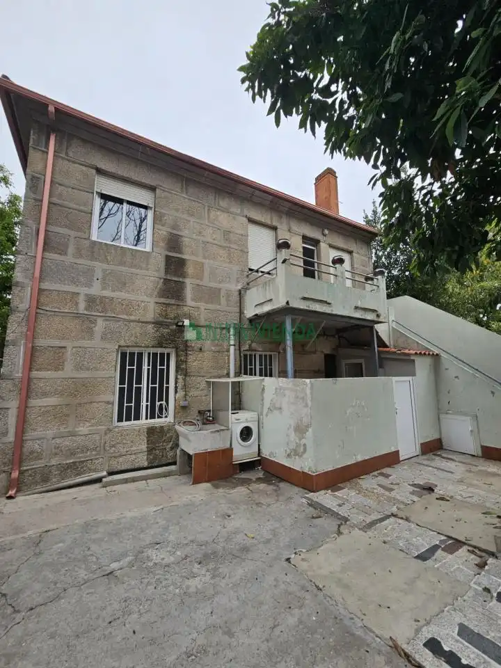 Vista exterior de Casa o xalet en venda en Vigo  amb Calefacció, Jardí privat i Parquet