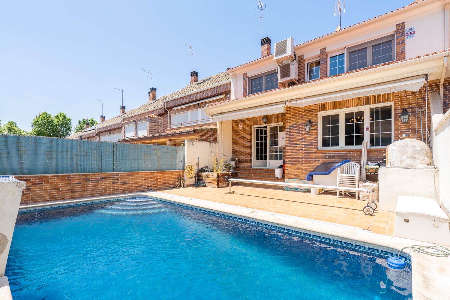 Swimming pool of Single-family semi-detached for sale in Boadilla del Monte  with Air Conditioner, Heating and Private garden