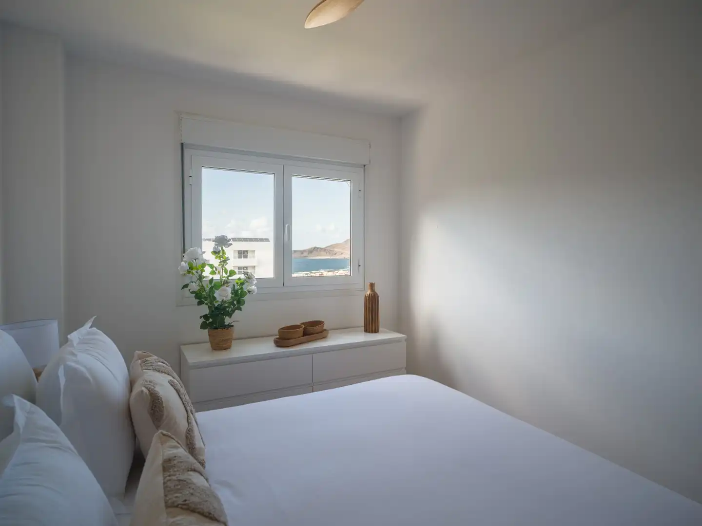 Bedroom of Flat for rent in Las Palmas de Gran Canaria  with Parquet flooring, Swimming Pool and Furnished
