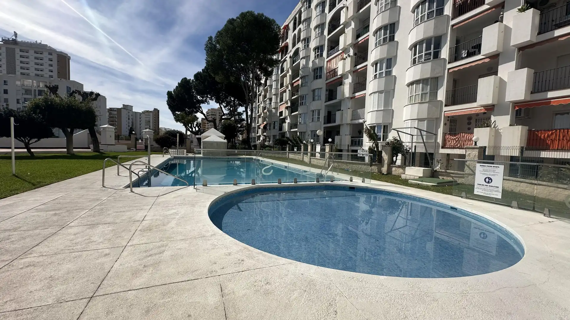 Piscina de Apartament de lloguer en Fuengirola amb Jardí privat i Piscina comunitària