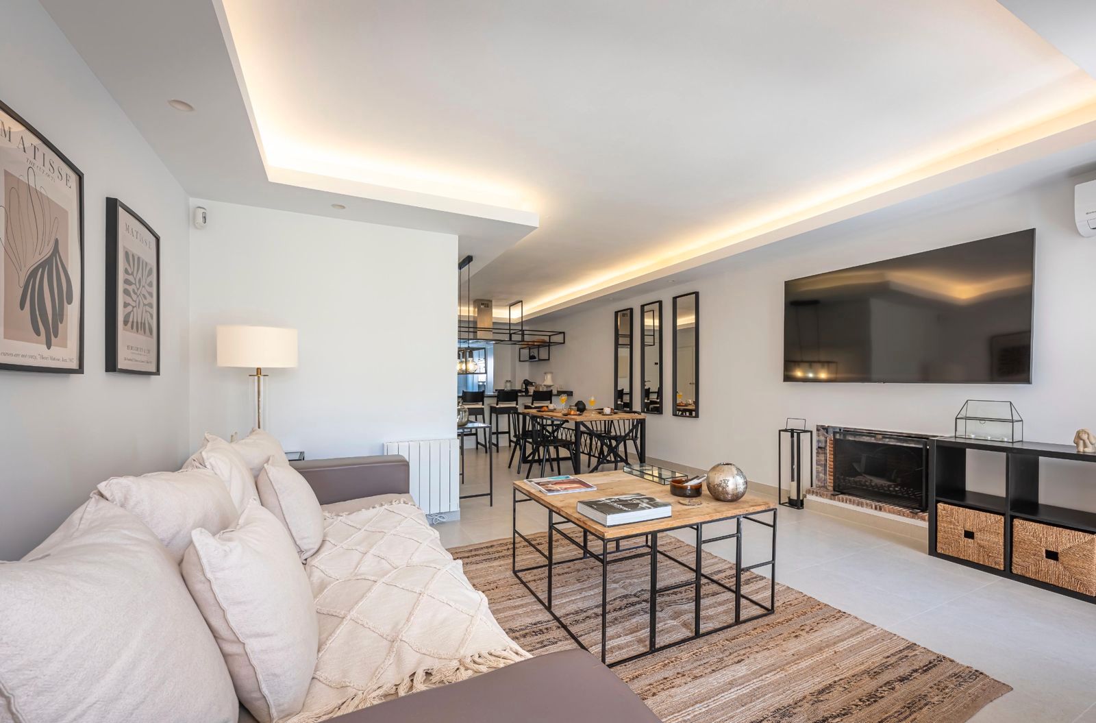 Living room of Single-family semi-detached for sale in Marbella  with Air Conditioner, Storage room and Swimming Pool