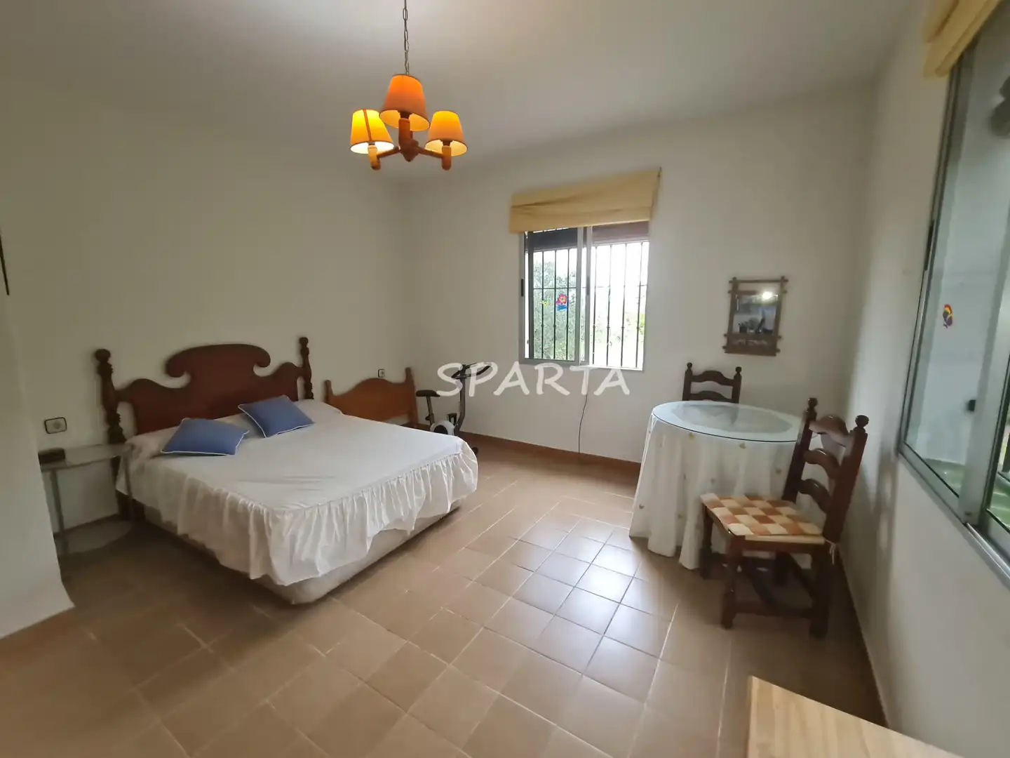 Schlafzimmer von Country house zum Verkauf in Sanlúcar la Mayor mit Privatgarten, Schwimmbad und Ofen