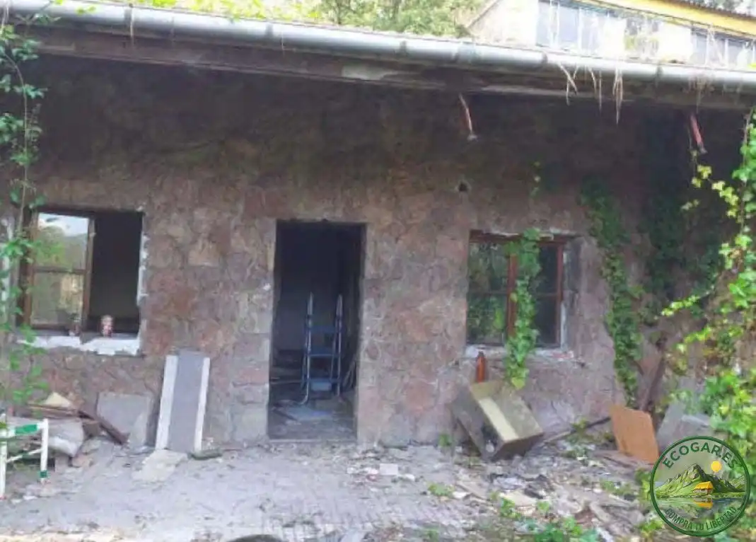 Vista exterior de Casa adosada en venda en Langreo amb Jardí privat