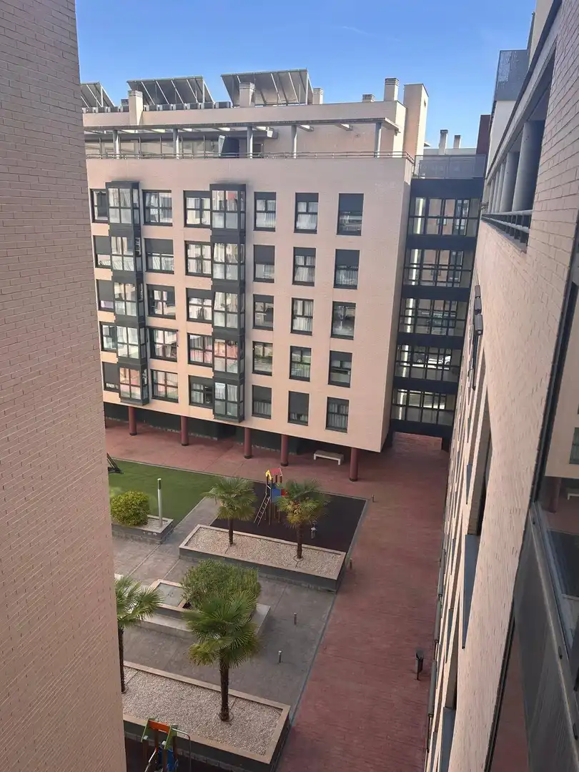 Terraza de Piso de alquiler en Madrid con Trastero y Piscina comunitaria