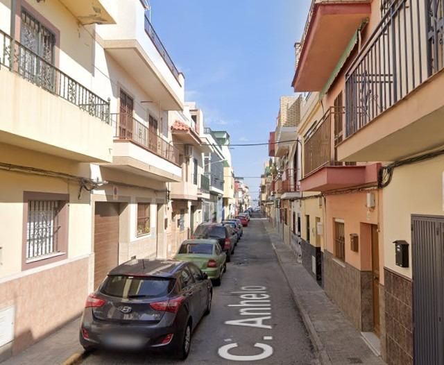 Vista exterior de Casa adosada en venda en  Sevilla Capital amb Jardí privat