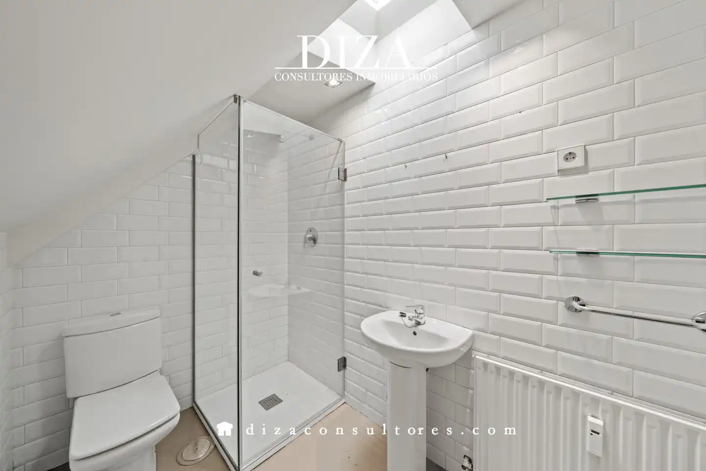 Baño de Piso de alquiler en Madrid con Aire acondicionado y Terraza