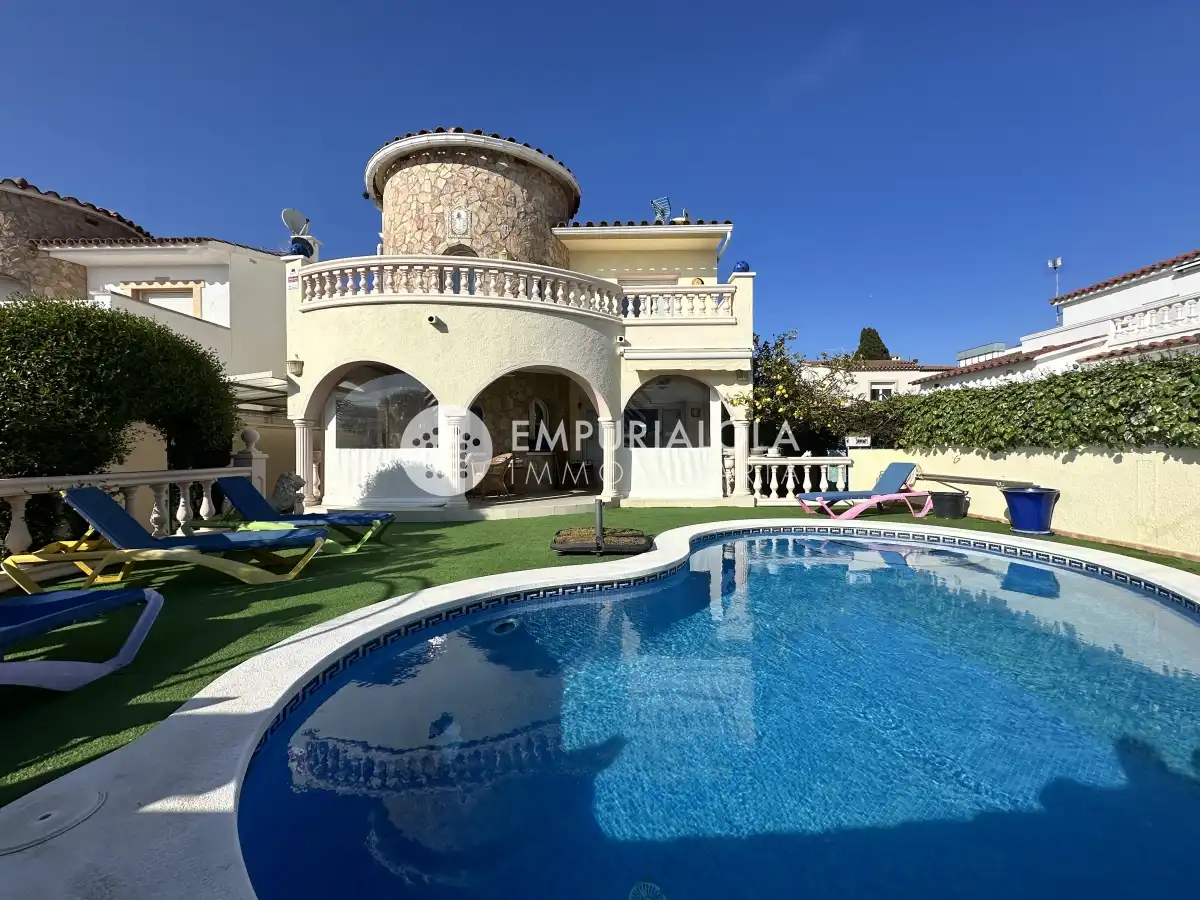 Piscina de Casa o xalet en venda en Empuriabrava amb Aire condicionat, Jardí privat i Piscina