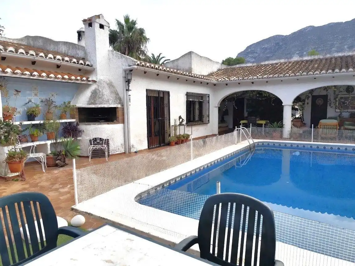 Chalet con piscina en venta en El Montgó, imagen 3