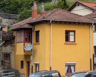 Vista exterior de Casa o xalet en venda en Aller amb Calefacció i Balcó