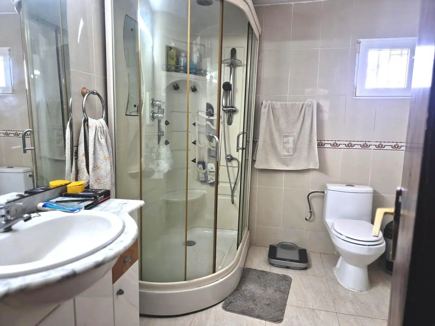 Bany de Casa o xalet en venda en Llíria amb Terrassa i Piscina comunitària