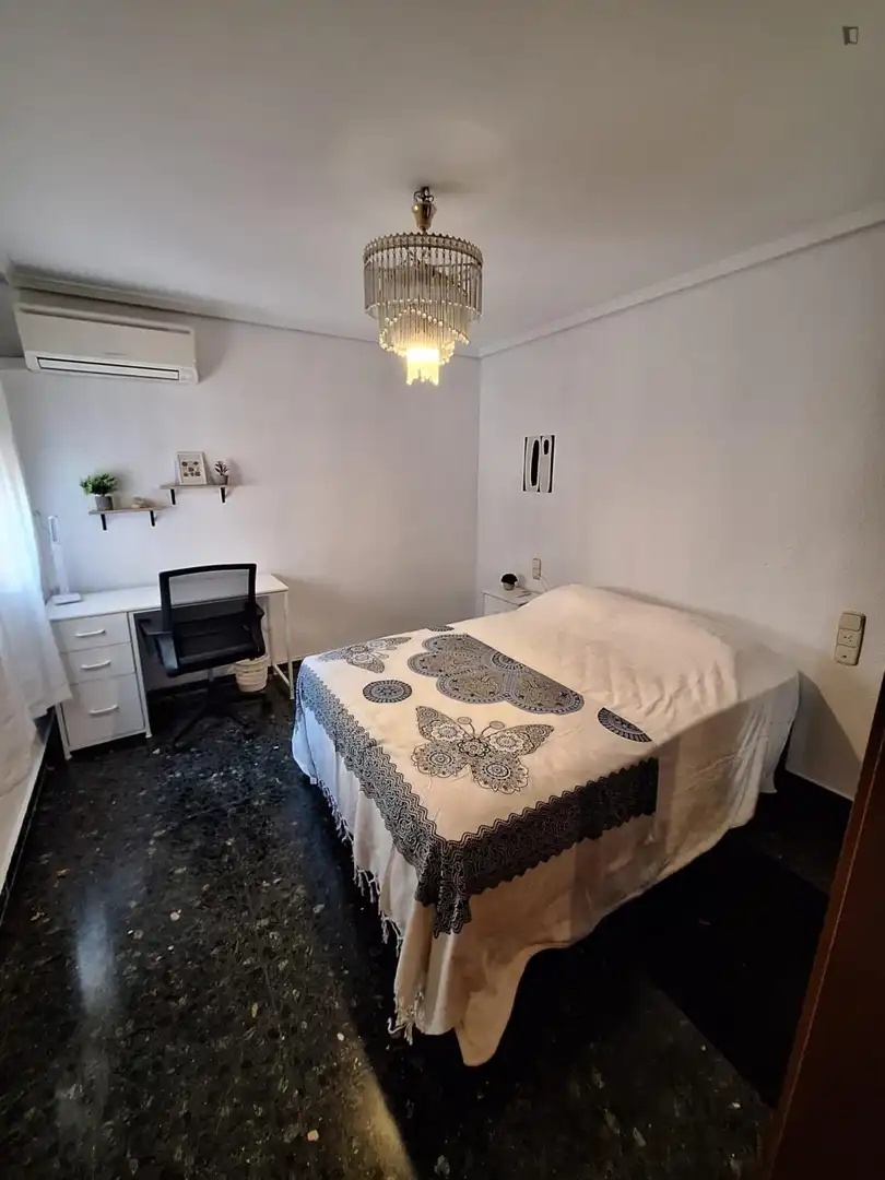 Habitación de Apartamento de alquiler en Moncada con Amueblado, Horno y Lavadora