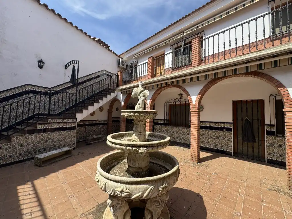 Vista exterior de Casa o xalet en venda en Valencia de las Torres amb Aire condicionat, Terrassa i Piscina