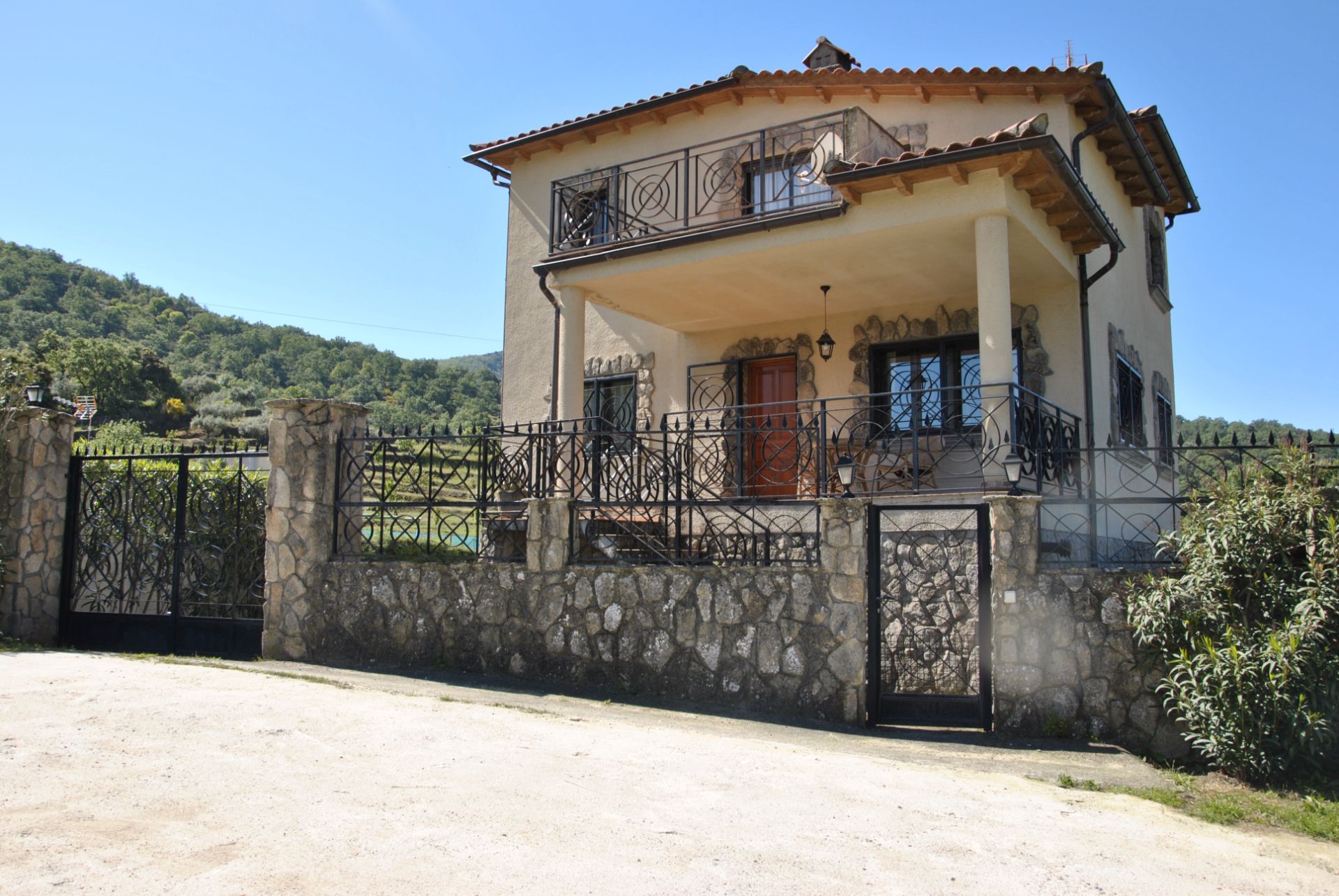 Exterior view of House or chalet for sale in Casas del Castañar  with Air Conditioner, Heating and Private garden
