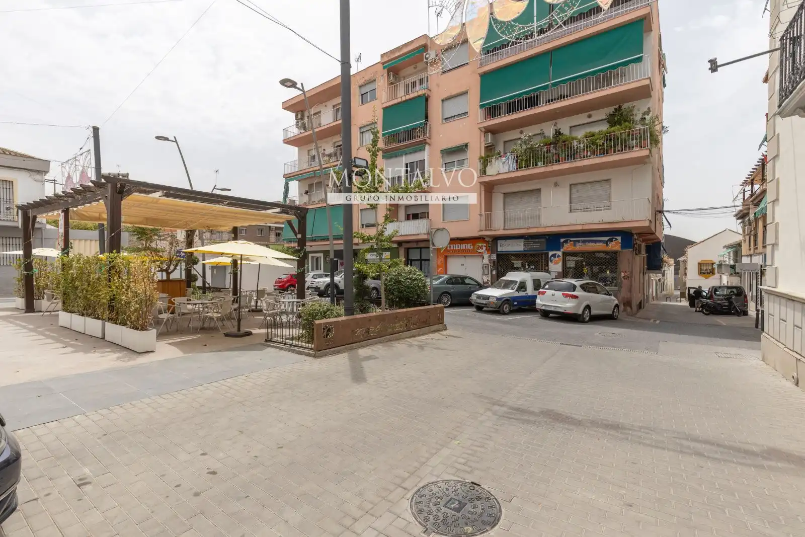 Außenansicht von Wohnung zum Verkauf in Atarfe mit Klimaanlage, Terrasse und Abstellraum