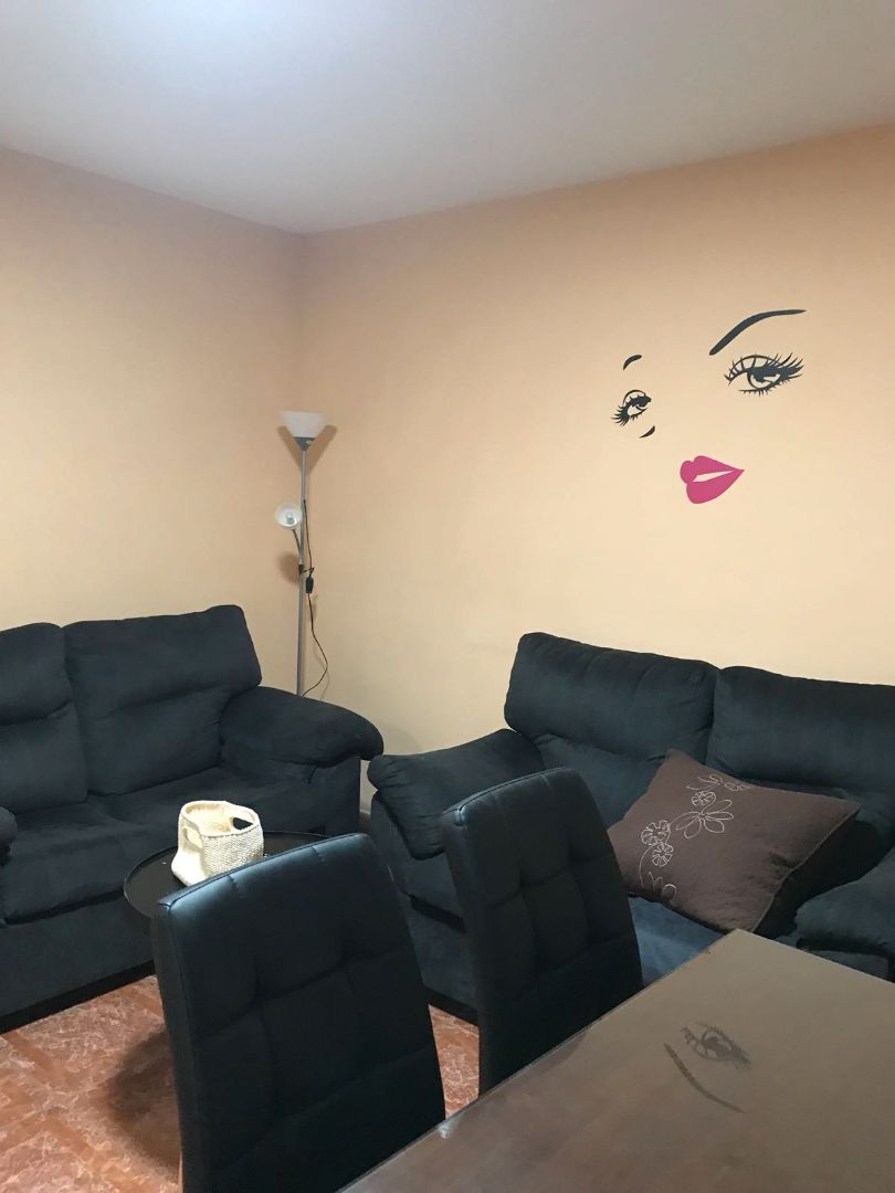 Living room of Flat to rent in  Granada Capital  with Heating, Furnished and Washing machine