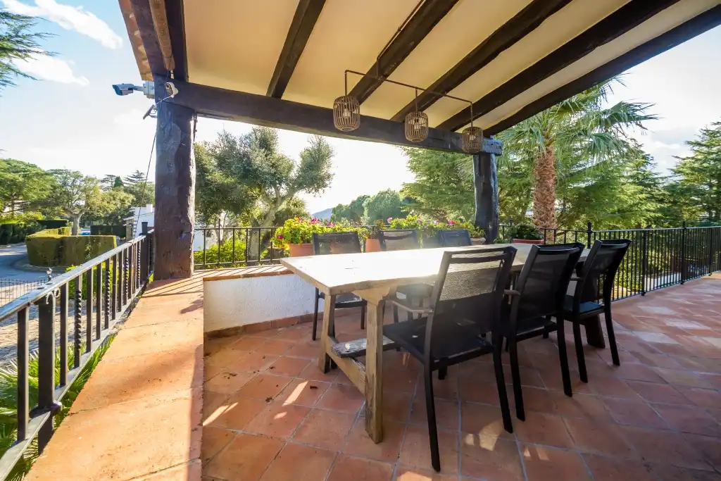 Terrasse von Haus oder Chalet zum Verkauf in Castell d'Aro, Platja d'Aro i s'Agaró mit Klimaanlage, Heizung und Privatgarten