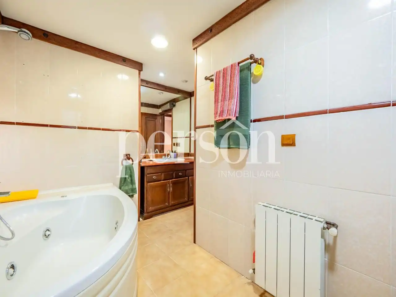 Bany de Casa o xalet en venda en Paterna amb Aire condicionat, Terrassa i Moblat