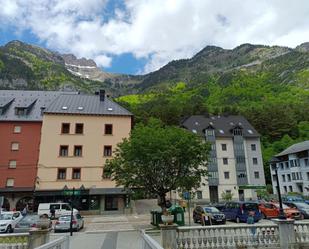 Vista exterior de Pis en venda en Canfranc