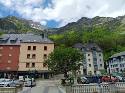 Vista exterior de Pis en venda en Canfranc