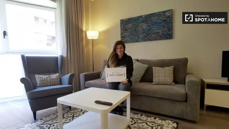 Sala de estar de Estudio para compartir en Barcelona con Aire acondicionado y Terraza
