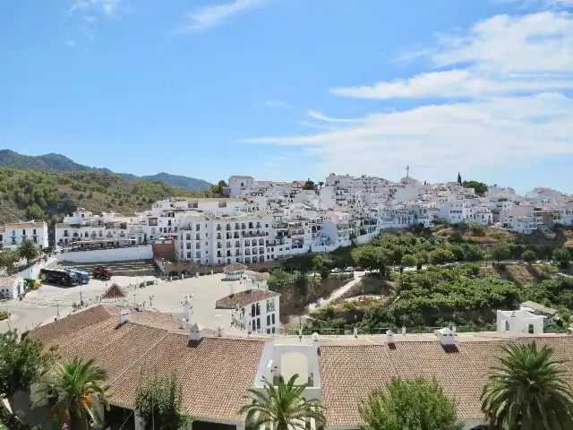 Vista exterior de Ático de alquiler en Frigiliana con Aire acondicionado, Calefacción y Terraza