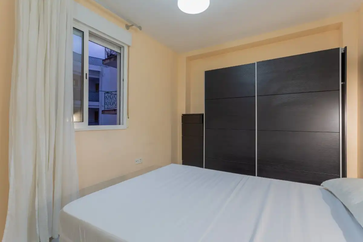 Schlafzimmer von Wohnung zur Miete in Granada mit Klimaanlage, Heizung und Möbliert