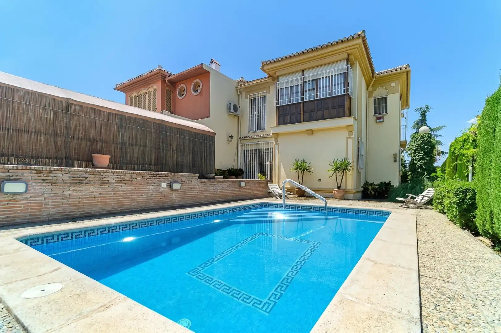 Vista exterior de Casa o xalet en venda en Albolote amb Piscina