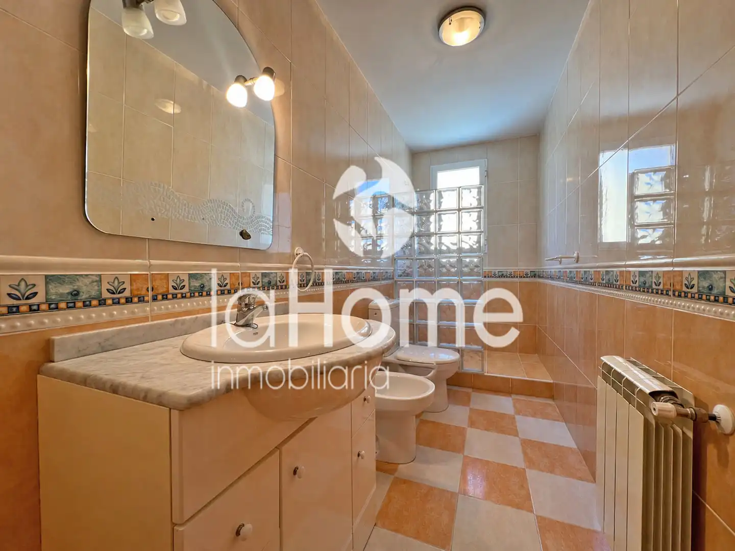 Bathroom of Houses for sale in La Pobla de Vallbona  with Air Conditioner, Heating and Private garden