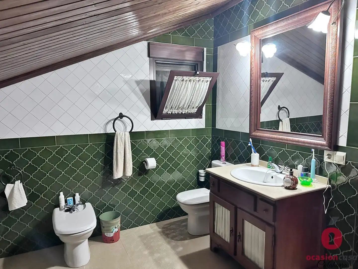 Bany de Casa o xalet en venda en Córdoba amb Aire condicionat, Jardí privat i Terrassa