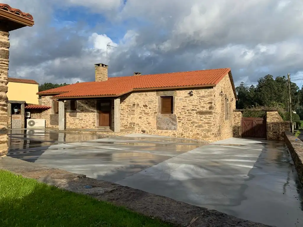 Vista exterior de Casa o xalet de lloguer en Boqueixón amb Calefacció i Jardí privat