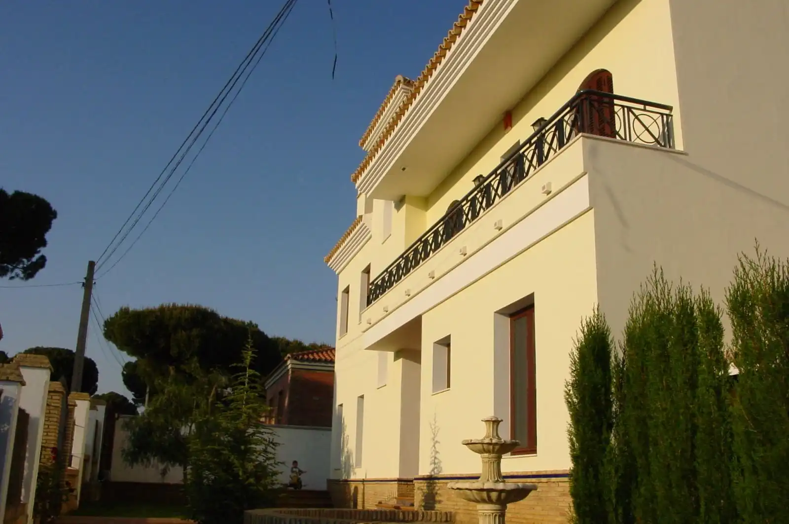 Vista exterior de Casa o chalet en venta en Alcalá de Guadaira con Jardín privado y Piscina