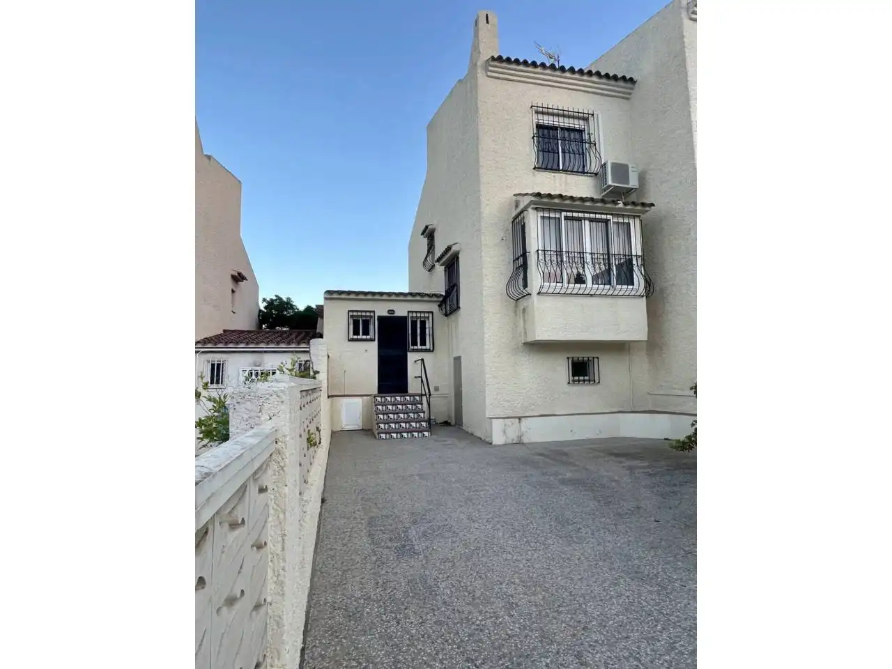 Vista exterior de Casa o xalet de lloguer en El Campello amb Aire condicionat, Terrassa i Moblat