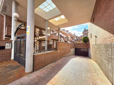 Dúplex con piscina en venta en Sevilla la Nueva