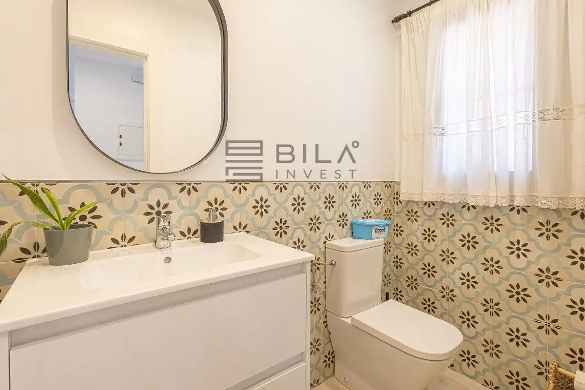 Baño de Dúplex en venta en Fuengirola con Aire acondicionado, Terraza y Piscina