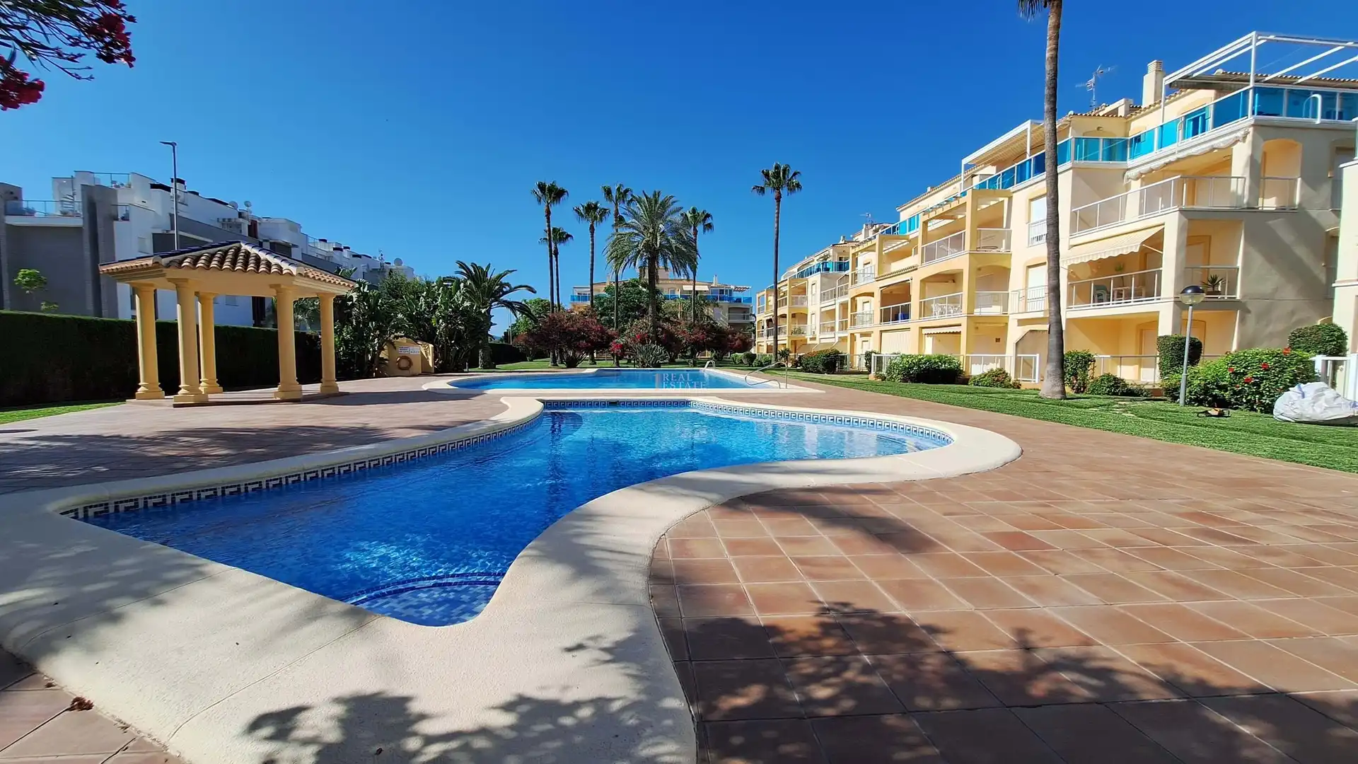 Piscina de Piso en venta en Dénia con Aire acondicionado, Terraza y Piscina