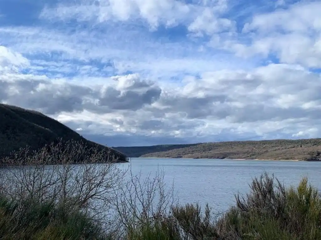 Vista exterior de Casa adosada en venda en Pineda de la Sierra amb Calefacció