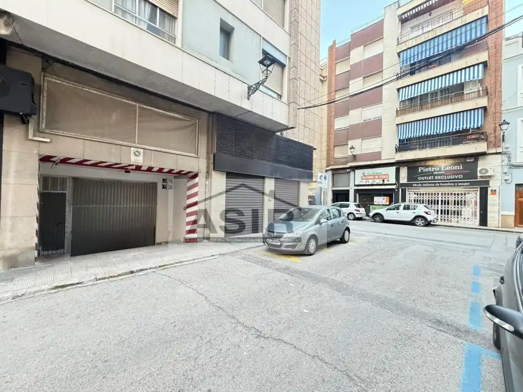 Außenansicht von Garage zum Verkauf in Alzira