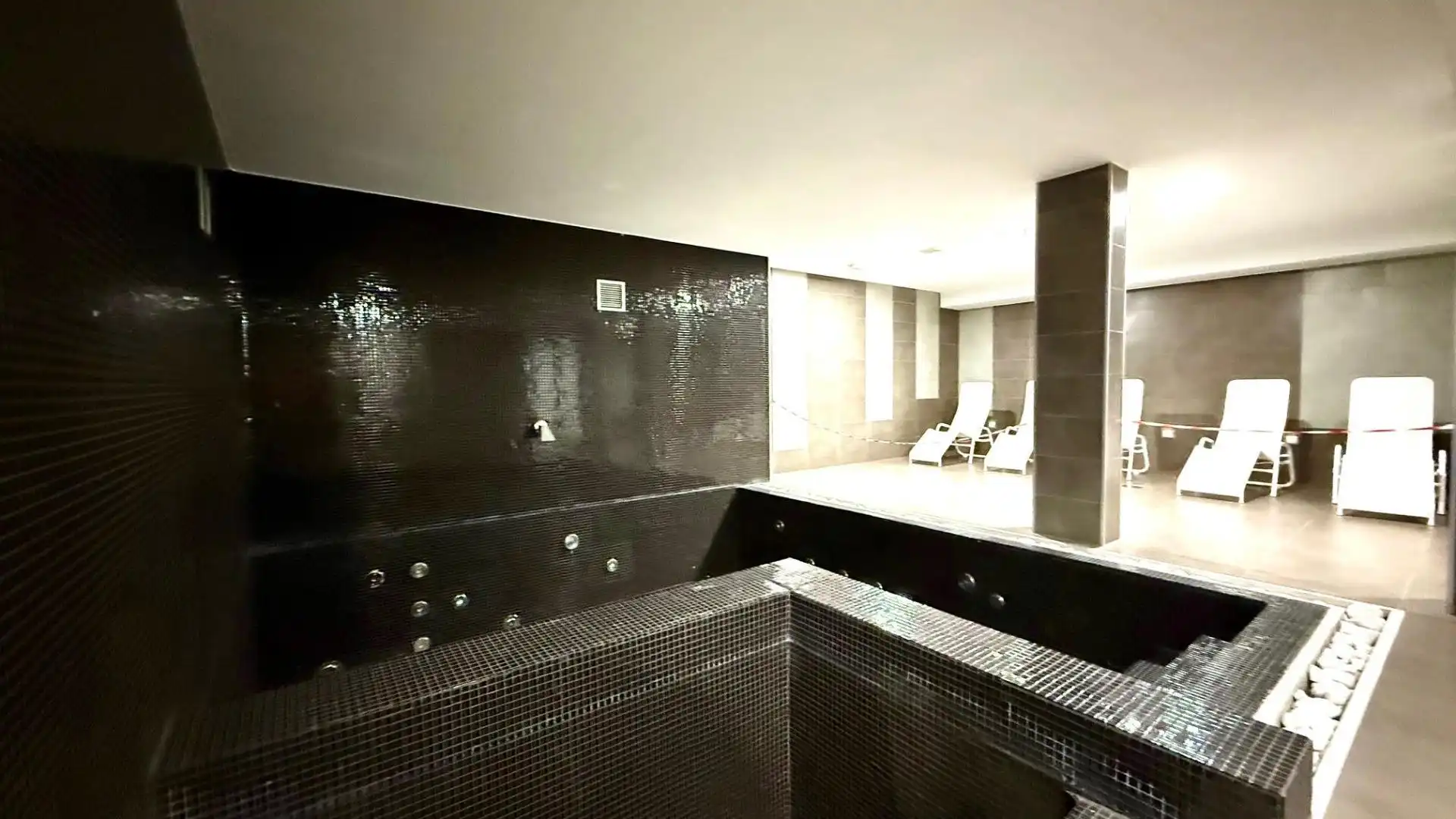 Badezimmer von Erdgeschoss zur Miete in Santanyí mit Klimaanlage, Privatgarten und Terrasse